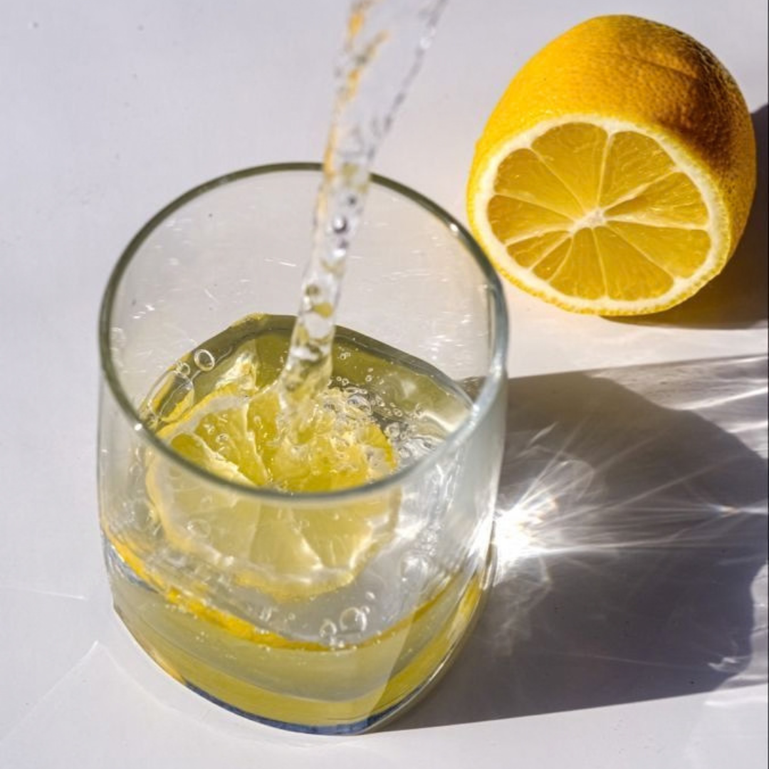 Eau citronnée le matin : véritable bénéfice ou simple tendance ?