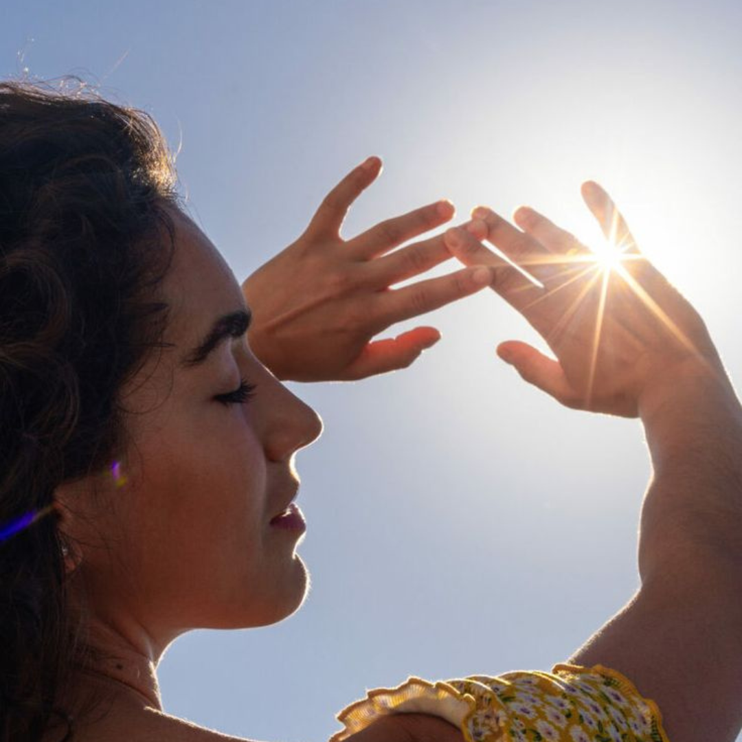 Huiles essentielles et coups de soleil : les meilleurs soins naturels pour apaiser la peau après le soleil