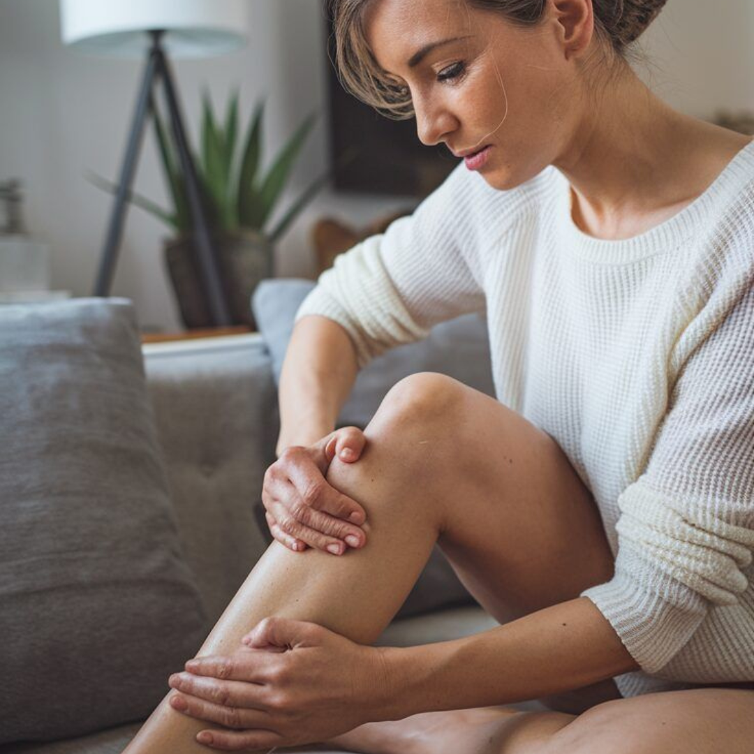 Jambes lourdes en été : pourquoi les symptômes s'aggravent-ils ?