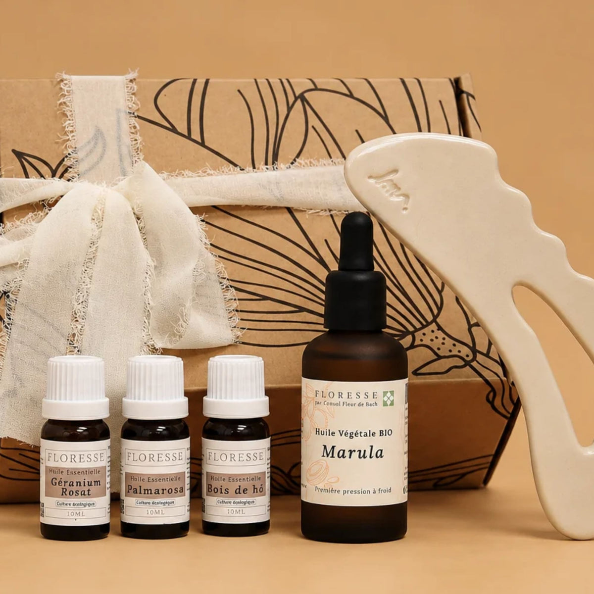 Coffret cadeau massage corps comprenant huile végétale, trois huiles essentielles et Gua Sha céramique.