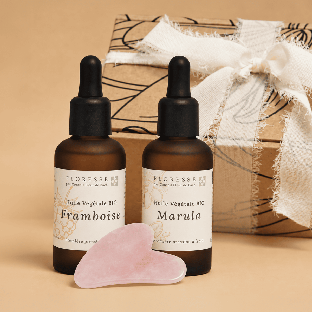 Coffret soin visage bio comprenant l'huile de marula, l'huile de framboise et un gua sha de massage.