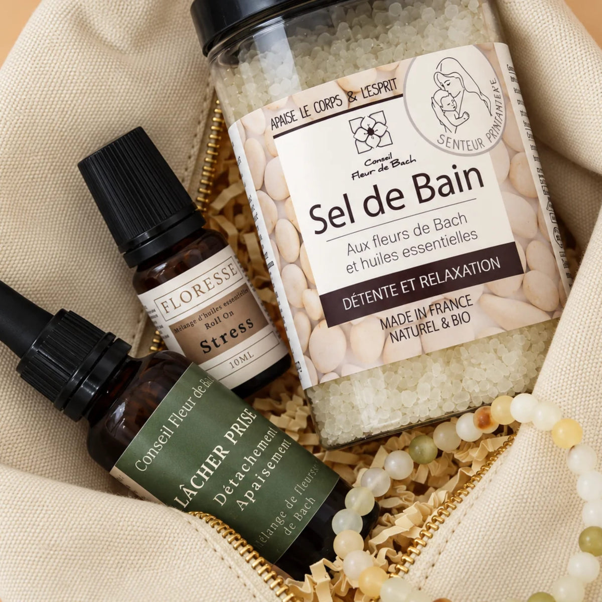 Produits du rituel lâcher-prise et relaxation rangés dans leur trousse.