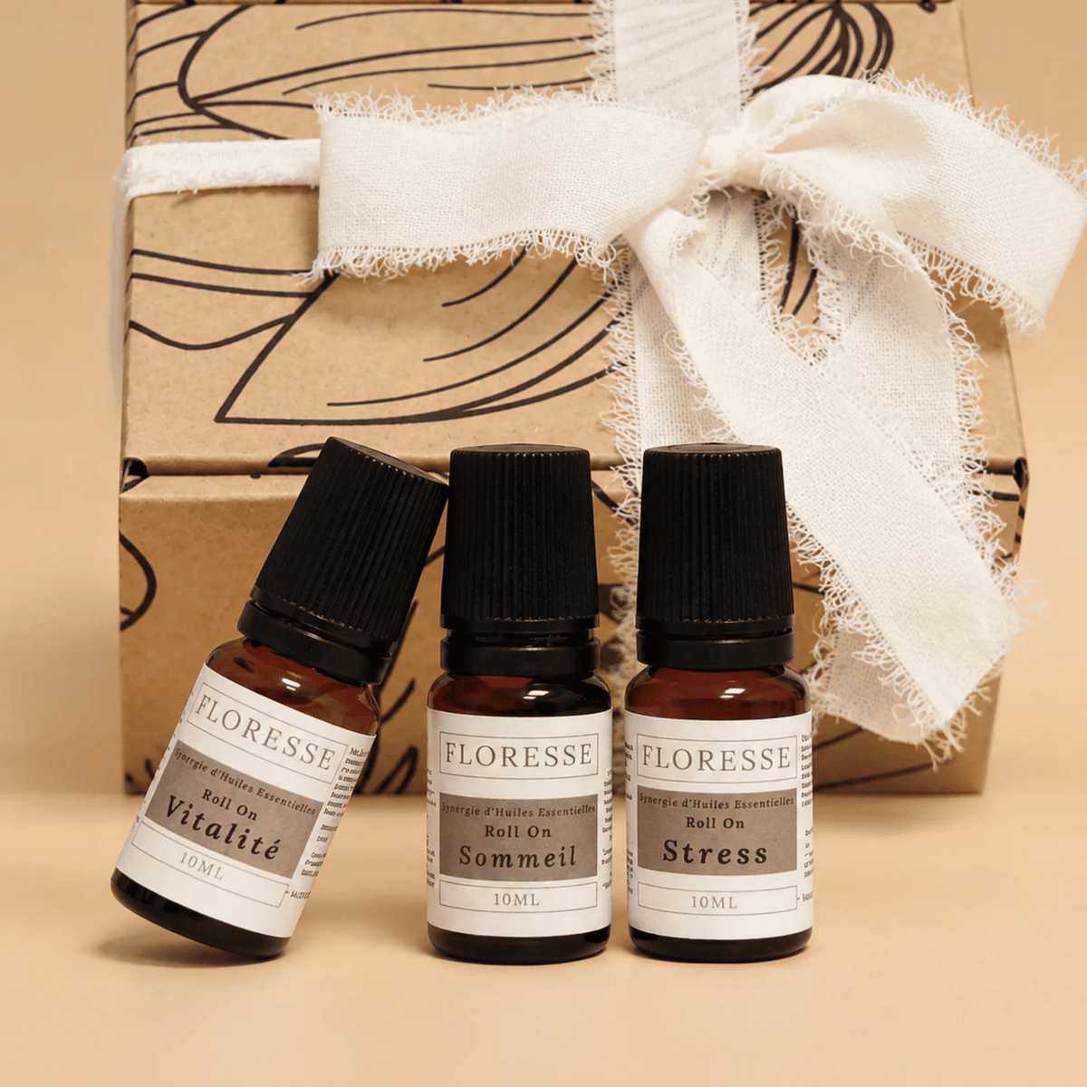 Les 3 roll-ons d'aromathérapie et fleurs de Bach du coffret SOS Équilibre pour le bien-être émotionnel avec leur coffret.