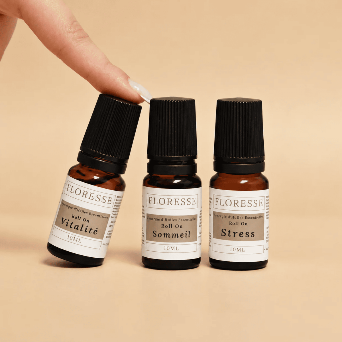 Les 3 roll-ons d'aromathérapie et fleurs de Bach du coffret SOS Équilibre pour le bien-être émotionnel.
