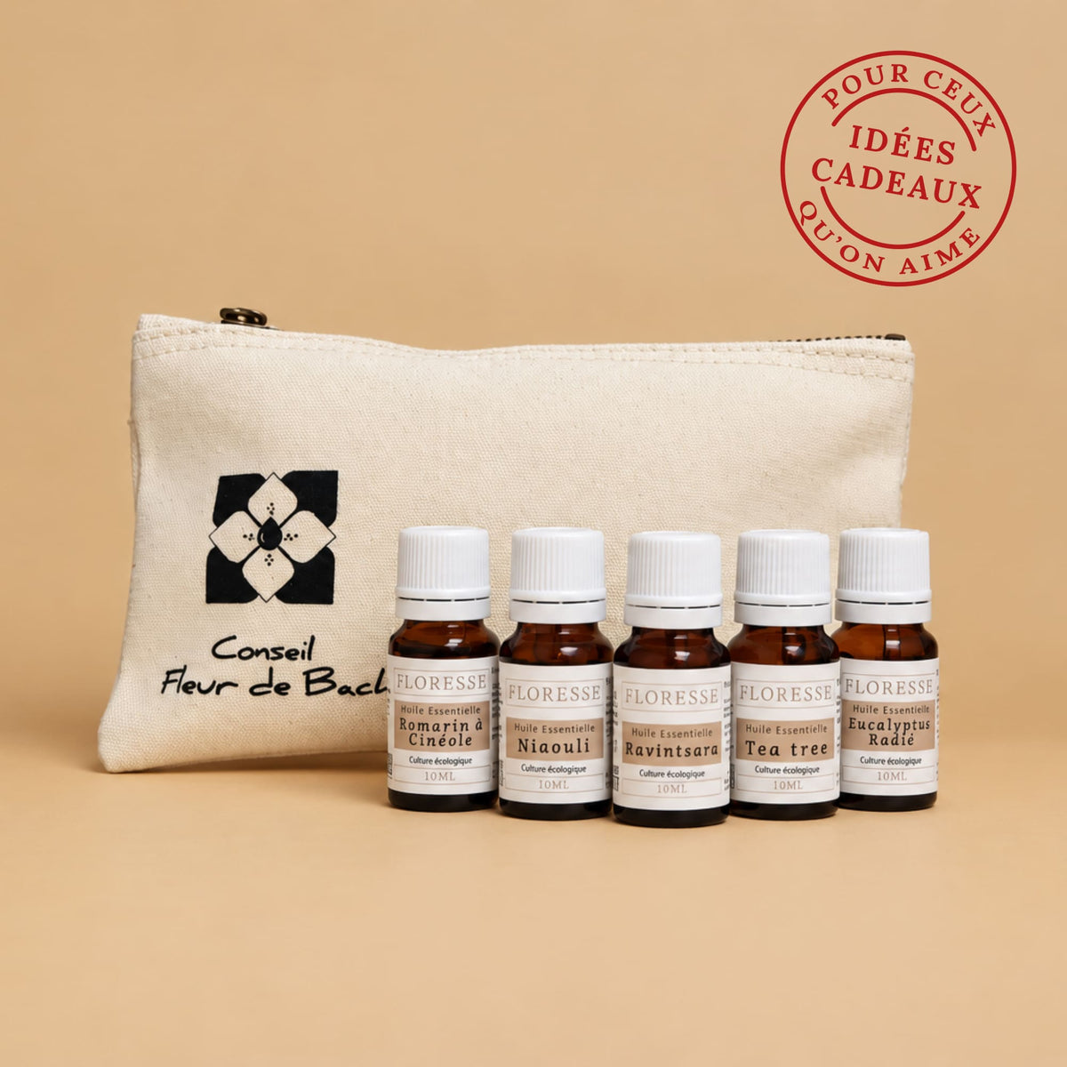 Trousse nomade en coton biologique contenant le lot des 5 huiles essentielles assainissantes et purifiantes.